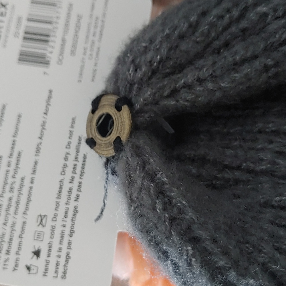 Pick-A-Pom Winter Toque NWT - Picture 3 of 4